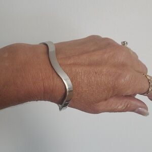 Vintage 925 Sterling Silver Wavy Design Bangle Bracelet Hinge Clasp